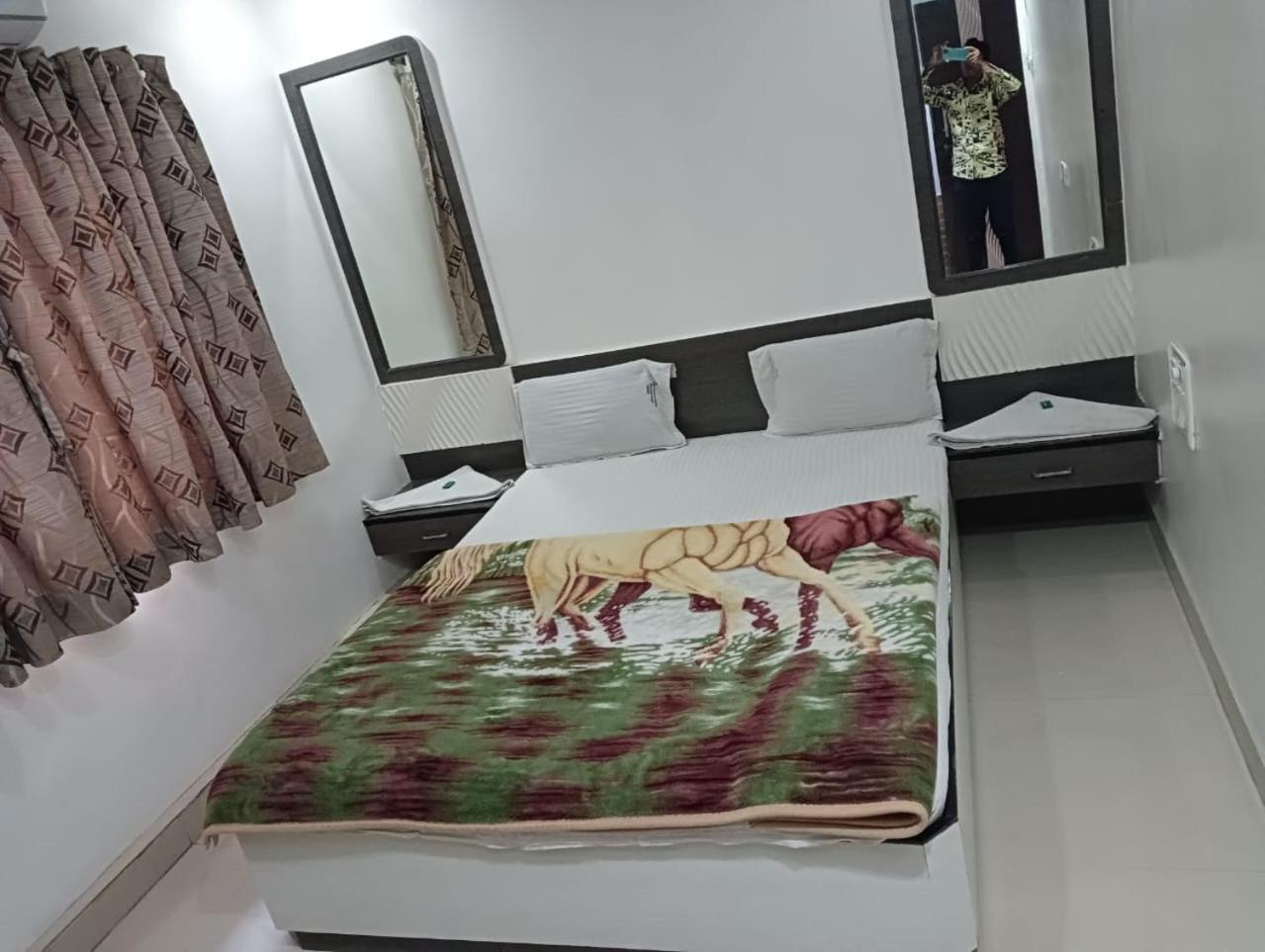 Hotel Shri Sai Darshan 쉬르디 외부 사진